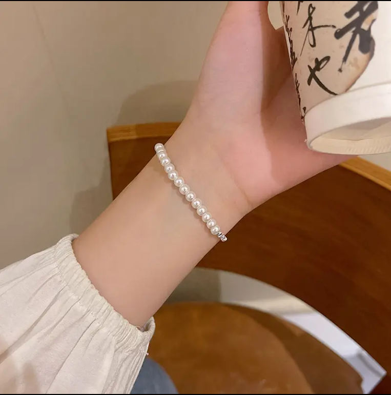 XP Stylish Lip Link Bracelet for Women