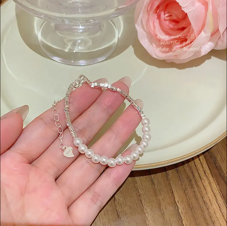 XP Stylish Lip Link Bracelet for Women